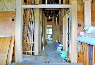 【建設業法】「丸投げ」は違反！一括下請負にならない為の4つのルール